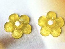 画像1: クリアー18mmお花のモチーフ黄色プラスチック (1)