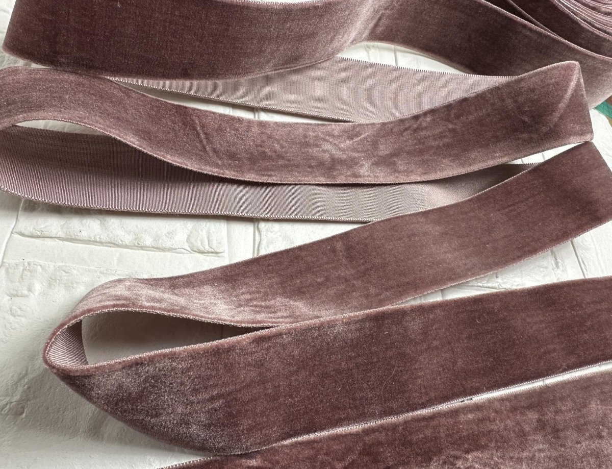 画像2: 少々難ありローズグレーベルベットリボン　38mm幅 (2)